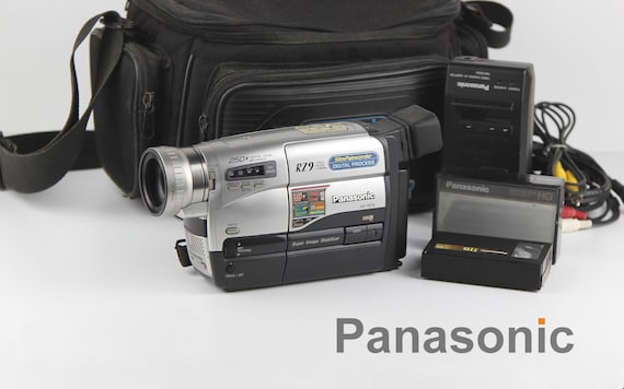 Film Cinema Filming apparatus Video Camera PANASONIC NV-RZ9EU f = 2.9 - 63.8mm 1 : 1.6 43mm Made in Japan Camera has not been tested!