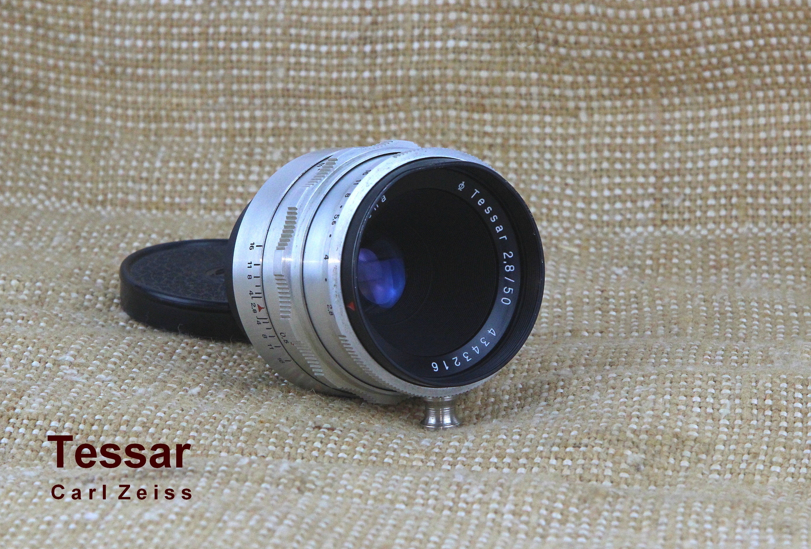 Lens Carl Zeiss Jena Tessar (2.8 / 50) Mount for Camera Praktina