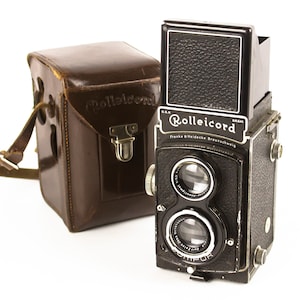 Rollei B35: Carl Zeiss Triotarレンズ搭載35mmフィルムカメラ