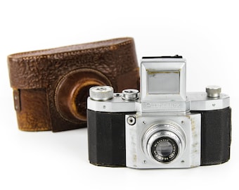 Vintage camera PRAKTIFLEX Lens Victar 1 : 2.9 F = 5 cm Duitsland