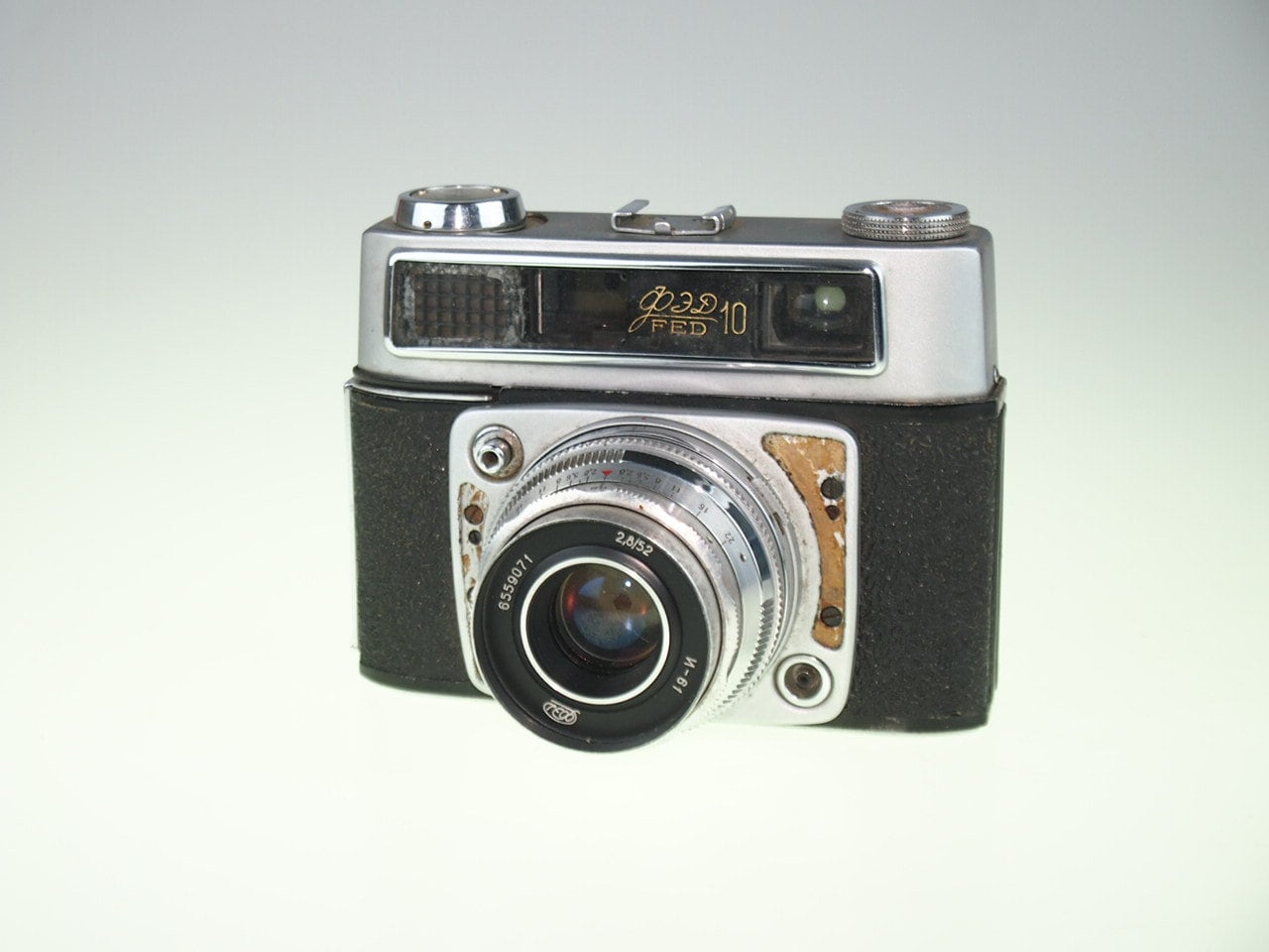 Soviet Small Format Rangefinder Camera FED - 10 Lens INDUSTAR - 61