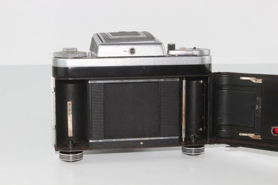 PENTACON six TL 一眼レフカメラ　BIOR 2.8/80 Pentacon Six TL Medium Format Camera with 80mm f2.8 Prime