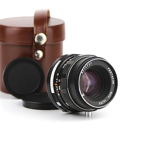 Lens PENTACON  auto 50mm f/1.8 fast lens  Mount M42  Lens DDR  Zenit Praktica