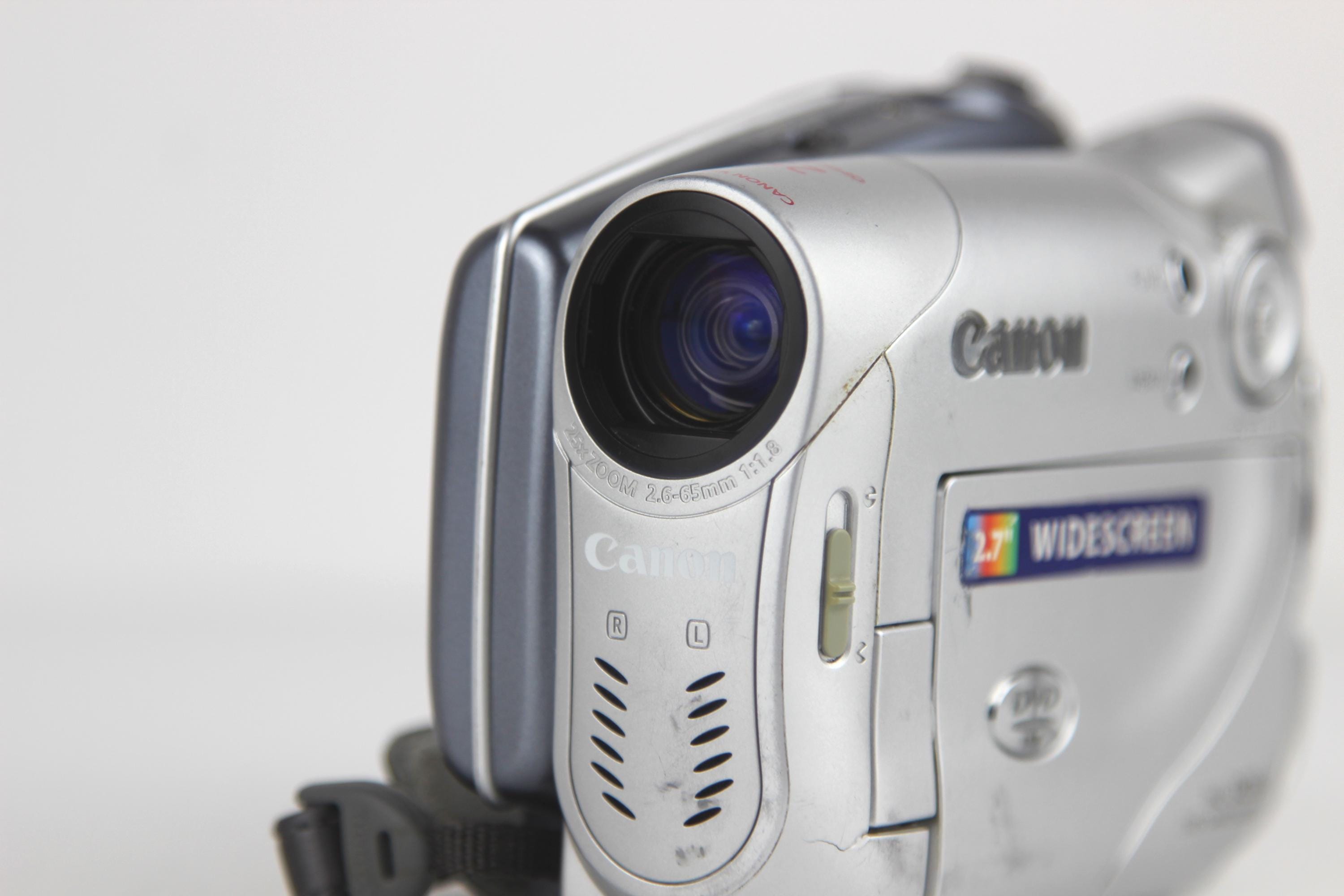 Film Cinema Filming Apparatus Video Camera CANON DC 95 E Film Cinema Filming Apparatus Video Camera CANON DC 95 E