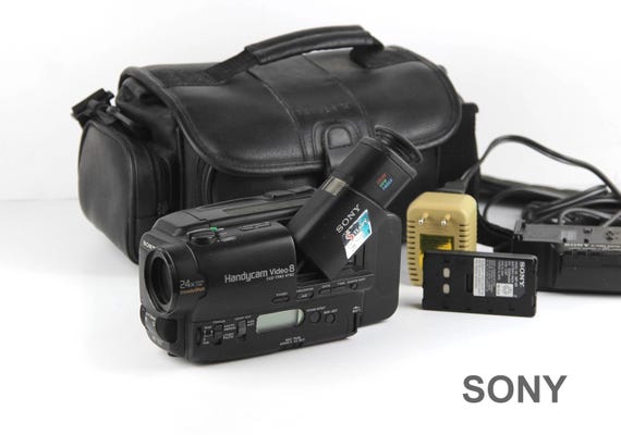 Film Cinema Filming apparatus Video Camera SONY CCD-TR93 37mm/46mm Made in Japan Camera has not been tested!