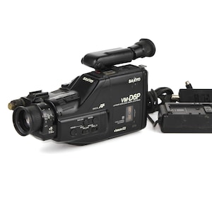 Film Cinema Filming  apparatus Video Camera SANYO VM-D6P  Lens X8 F = 1 : 1,6 8.5 - 68 mm Power ZOOM lens    Made in Japan