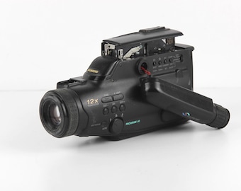 Film Cinema Filming  apparatus Video Camera SAMSUNG VP - U15 Lens f = 5.4 - 64.8 mm F : 1.8 DIA 37 Made in Korea The camera is not working!!