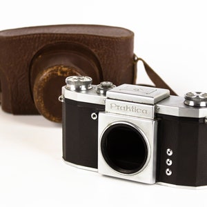 Camera SLR  PRAKTICA  Mount M 42 for Lens Carl Zeiss Jena DDR Medium format 24 x 36 Made in Germany
