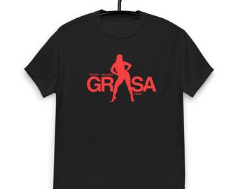 May include: Black t-shirt with a red silhouette of a woman and the text "Nathy Peluso GRASA TOUR" printed on the front.