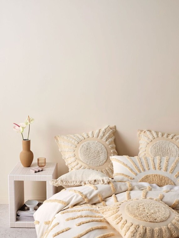 Tufted bed 2024 set queen