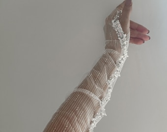 Lace bridal sleeves, Ivory wedding fingerless gloves, Bridal accessories for ceremony, Elegant gloves with sparkle stones, Boho gloves