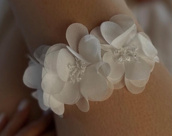 Porte-jarretelles de mariée ivoire avec appliqué de fleurs | Jarretière florale 3D avec perles sur élastique de 2 cm | Ajustement réglable : 15-23 po. | Accessoire de mariage fait main