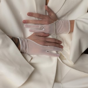 White Mesh Two-Finger Gloves – Elegant Short Gloves with Chain & Ring Accent | Evening Accessory, Statement Gift