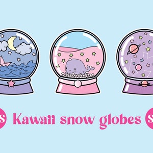 Może przedstawiać: Trzy kawaii śnieżne kule z różnymi scenami. Pierwsza kula przedstawia błękitny ocean z papierowym statkiem i rosnącym księżycem. Druga kula przedstawia różową piaszczystą plażę z wielorybem i gwiazdami. Trzecia kula ma fioletowe niebo z gwiazdami, rosnącym księżycem i planetami.
