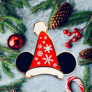 Santa Hat Mickey Ears Hard Enamel Pin – Festive Holiday Pin for Disney Fans – Cute Christmas Accessory