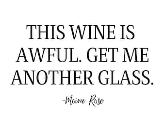 Cita de Moira Rose: "Este vino es horrible. Tráeme otra copa".