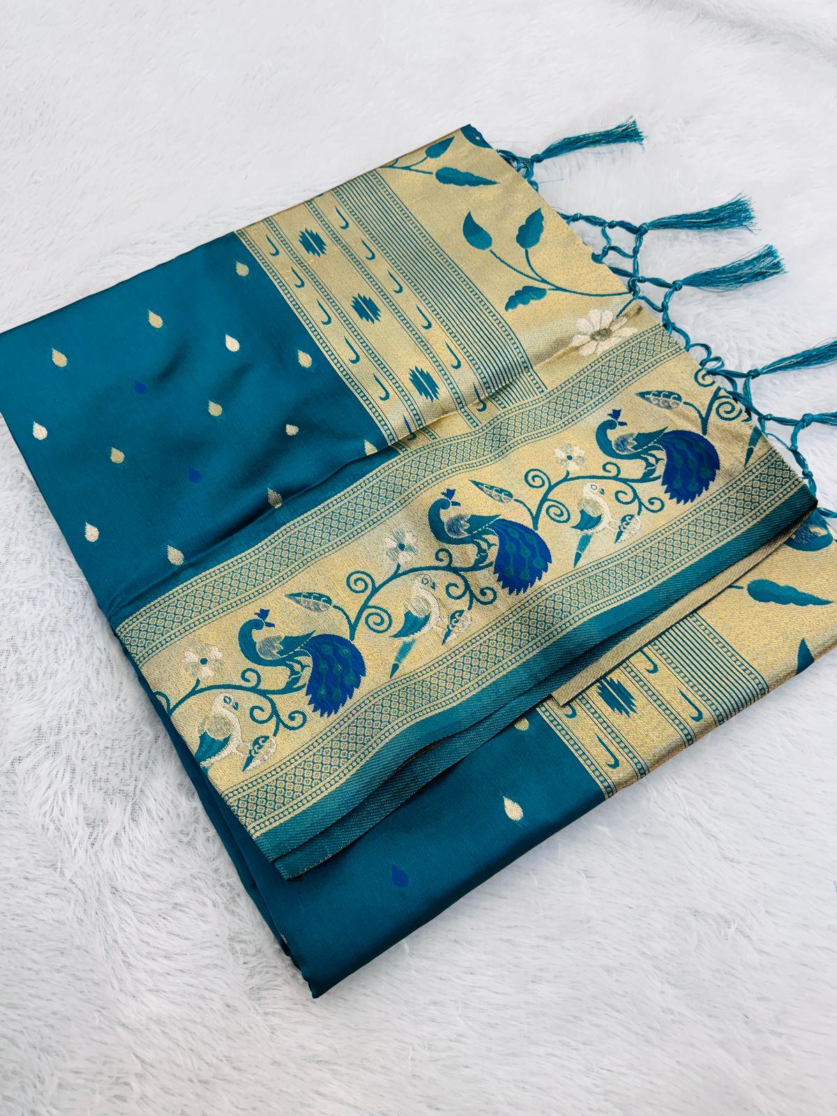ティールブルー カンジヴァラム シルク サリー: 金色の孔雀の織り