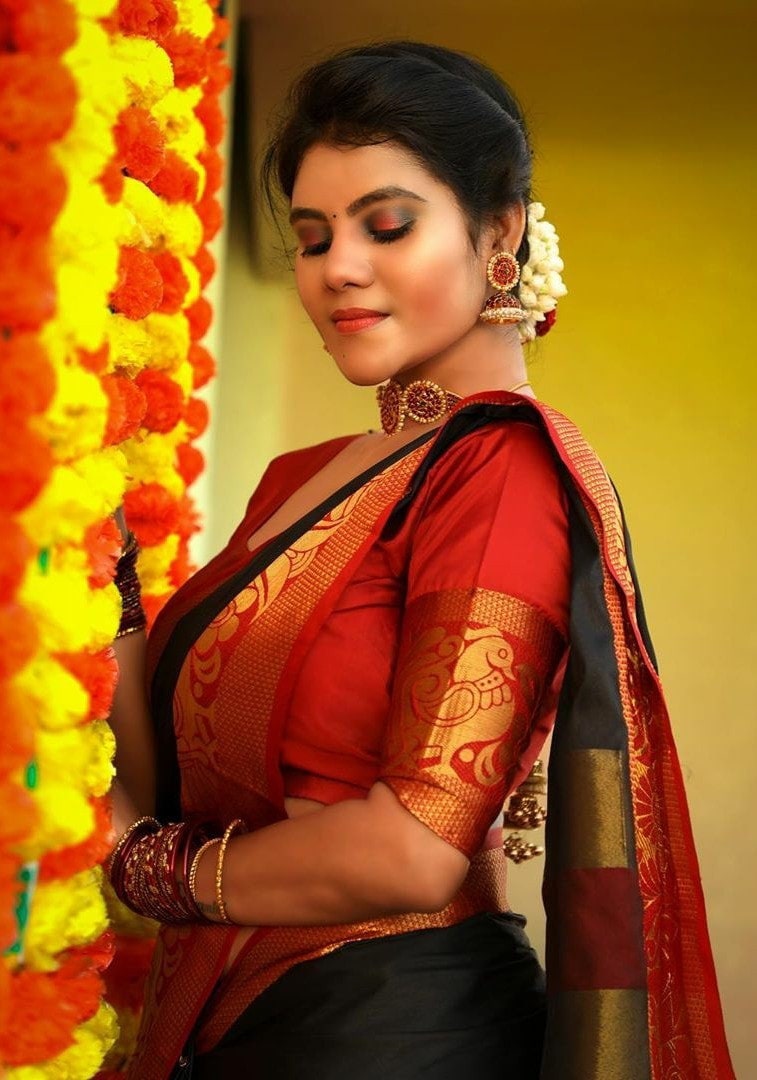 Jewellery for black and red saree deals
