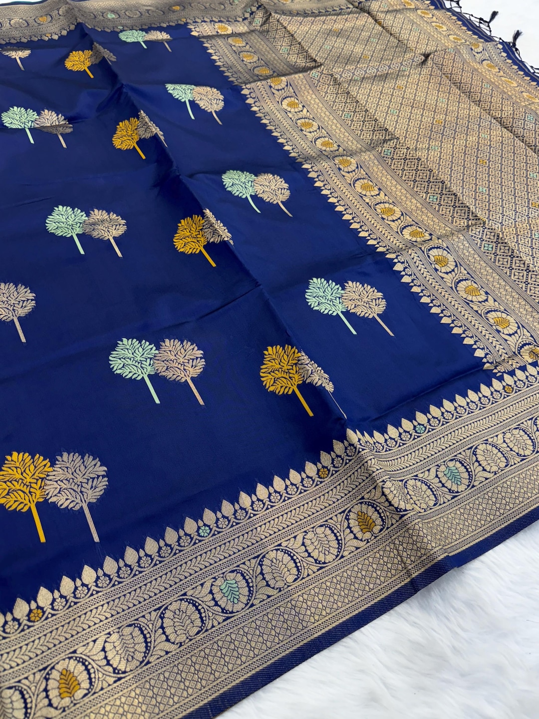 インドシルクサリーブルー& ゴールド インドシルクサリーブルー& ゴールド