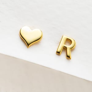 Pendientes con letras / Pendientes con cola de caballo / Pendientes diminutos / Pendientes pequeños tipo botón / Pendientes para uso diario / Pendientes bonitos tipo botón / Regalo de San Valentín / Pendientes tipo botón con cola de caballo
