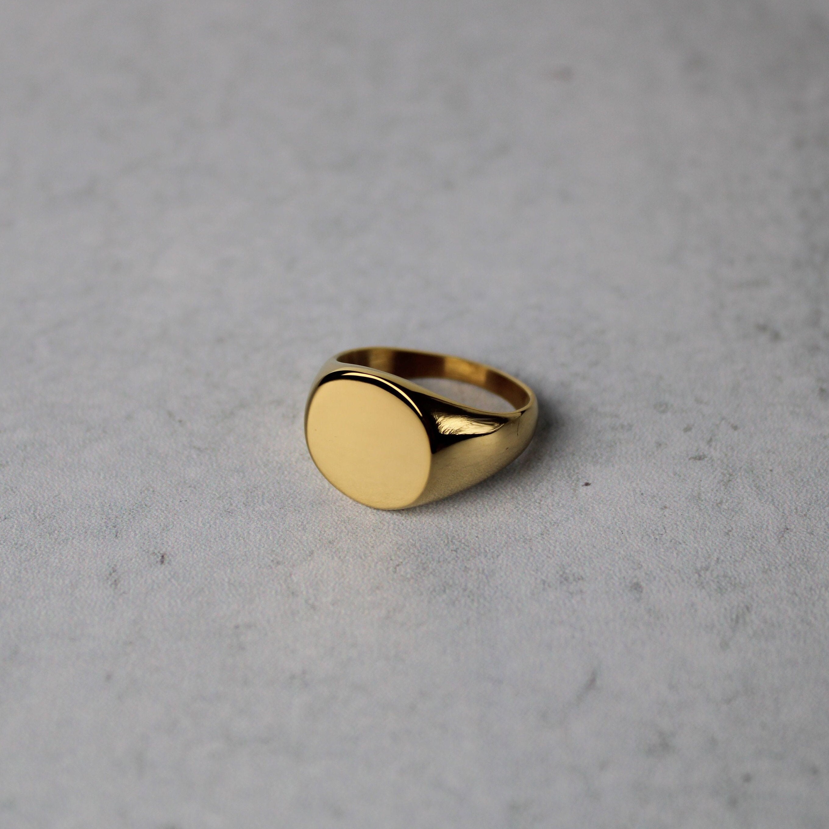 Excellent condition Bunney Oval Landscape Signet Ring, size 8