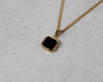 18K Gold Gemstone Pendant Necklace White Shell / Enamel