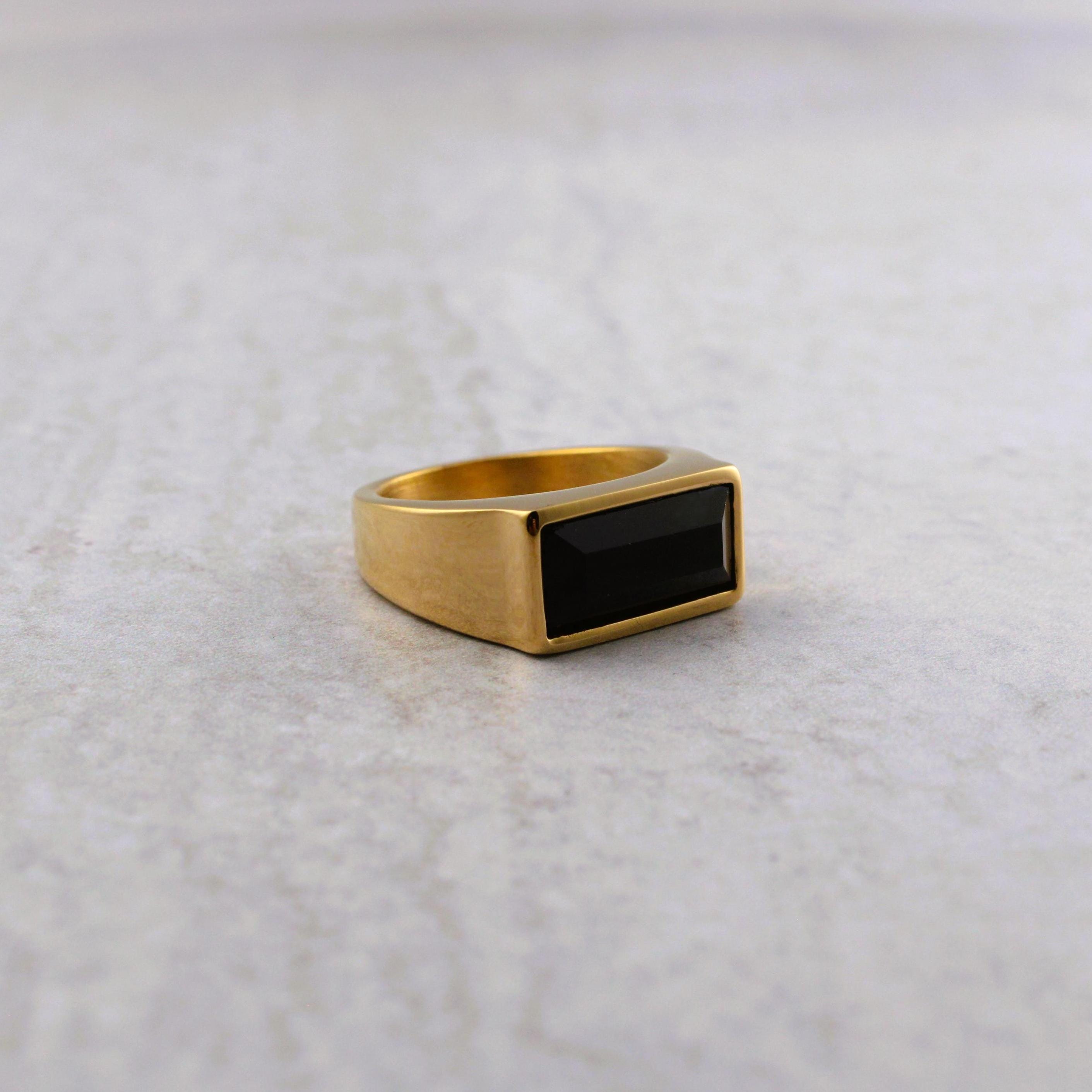 【関税込み】Slot Gold-Plated Ring Core Gold Onyx Rectangle Signet Ring Stainless Steel 7-12 - Black