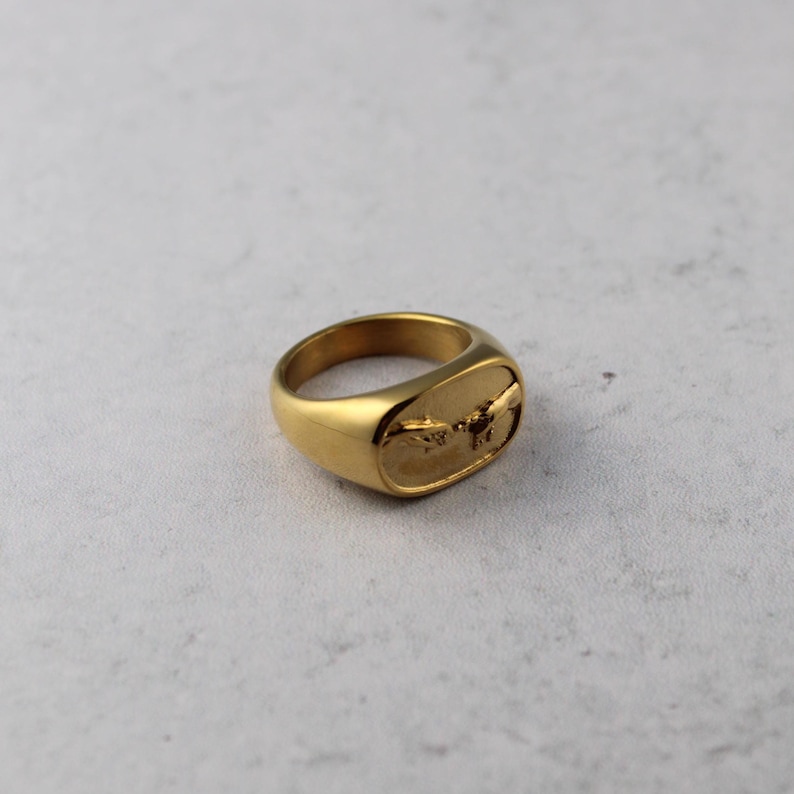 Gold oval Ring