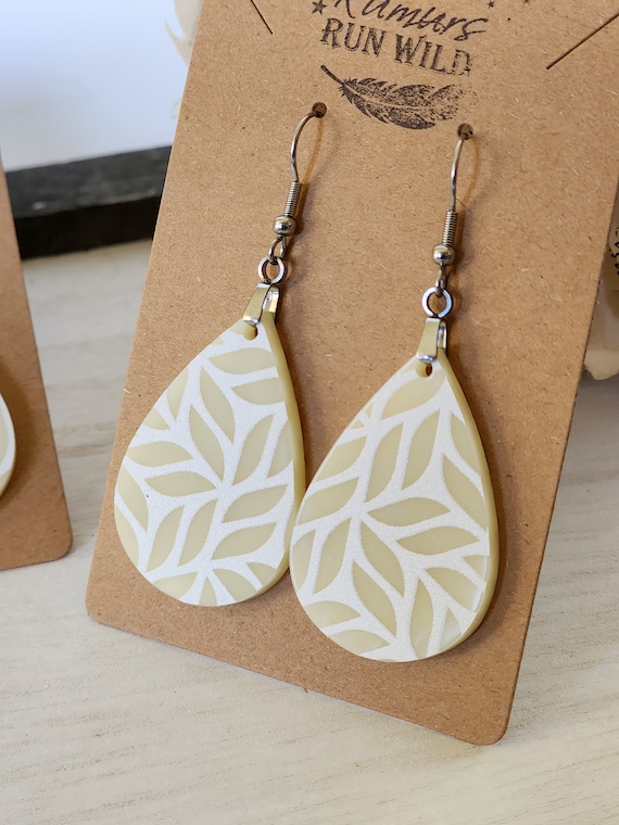 Gorgeous Leaf Pattern Earrings, Cream and White simple teardop earrings, narure themed design, Lightweight, dangle earrings, gift for her,