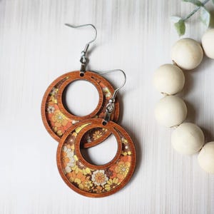 Boho Wood Dangle Earrings and Necklace Set, Floral Earrings in Orange and Brown, Retro 70s Floral Jewelry image 10