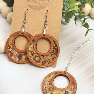 Boho Wood Dangle Earrings and Necklace Set, Floral Earrings in Orange and Brown, Retro 70s Floral Jewelry image 11