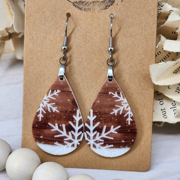 Engraved Snowflake Teardrop Earrings: Wood-Themed Christmas Jewelry