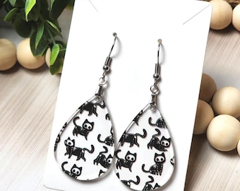 Black Cat Dangle Earrings: Spooky Halloween Acrylic Jewelry