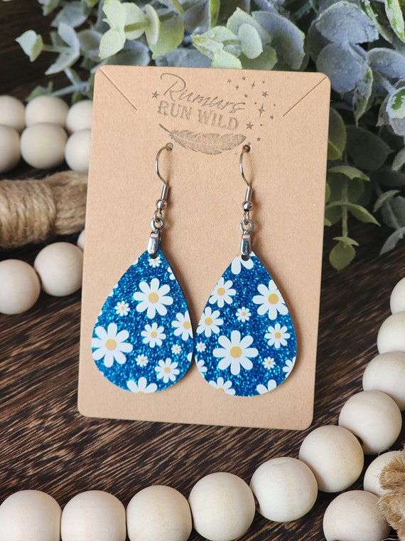Daisy Earrings on Blue Glitter, Nickel Free Dangle Earrings for Her, Handmade Gift for Friend, Flower Lover Gift for Mom, Gift for Sister