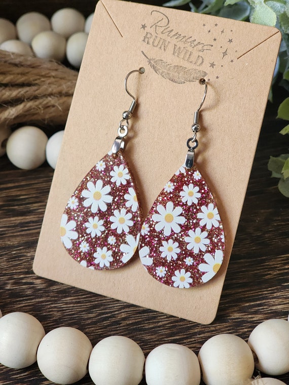Daisy Earrings on Pink Glitter, Nickel Free Dangle Earrings for Her, Handmade Gift for Friend, Flower Lover Gift for Mom, Gift for Sister