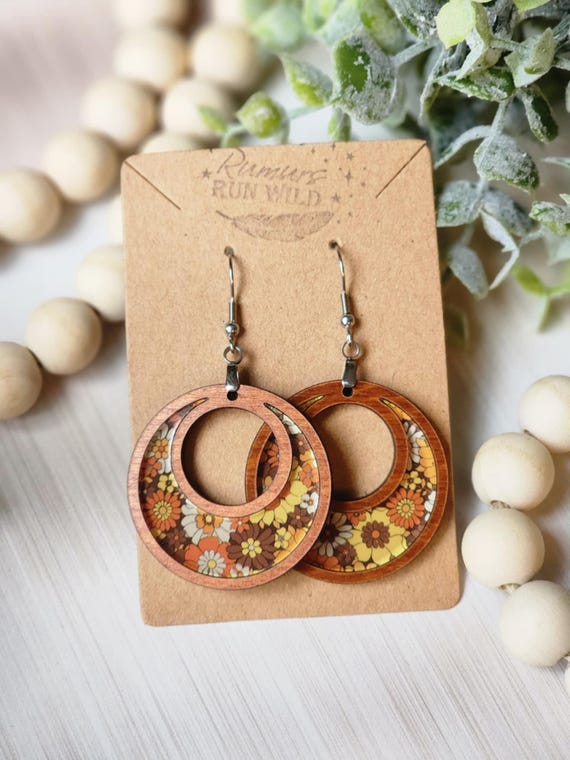 Boho Earrings with Retro 70s Flower Pattern for Her, Wood Dangle Earring, Gift for Mom, Gift for Flower Lover, Retro Earring, Hippie Earring