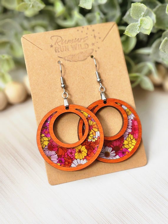 Boho Earrings with Retro 70s Flower Pattern for Her, Wood Dangle Earring, Gift for Mom, Gift for Flower Lover, Retro Earring, Hippie Earring