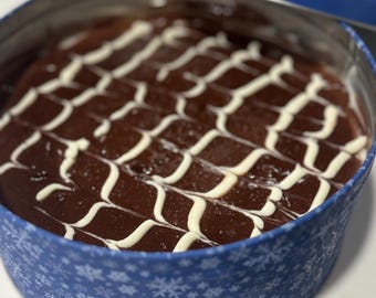 Tuxedo Black & White Cake – Chocolate Cake with White Chocolate Cream Cheese Filling + Ganache Topping (7" Tin)