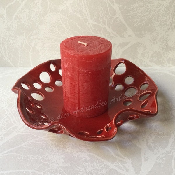Coupe en céramique ajourée, rouge intense pièce unique