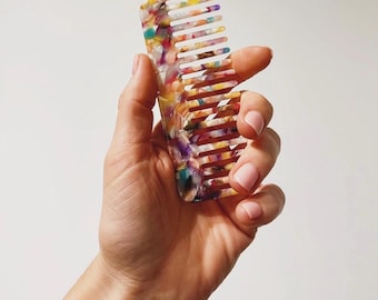 Pente de resina ecológica com dentes largos – Multicolorido, com partículas brilhantes