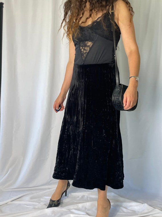 Black velvet midi skirt discount