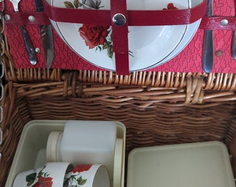 1960s picnic basket