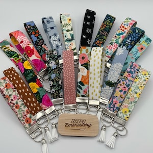 Llavero de Rifle Paper Co., llavero de pulsera, llavero de pulsera, tela, personalizado, floral, estrellas, bordado personalizado, cordón, regalos para ella