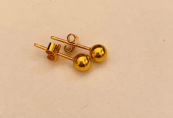 1 GRAM GOLD-PLATED DELICATE FANCY STUD EARRINGS FOR WOMEN/GIRLS. PIPE-SCREW  BACK.