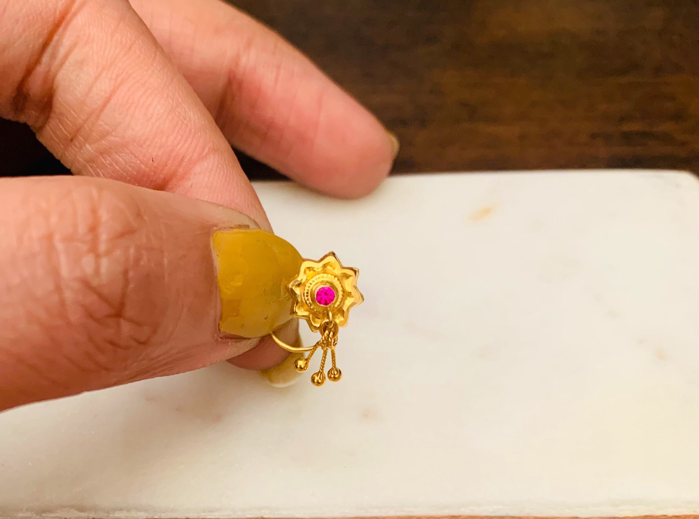 Sona ka on sale nose pin