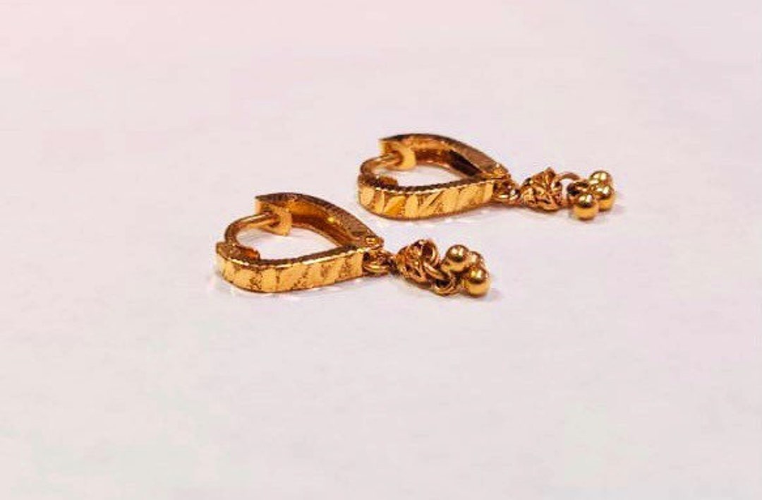 22k gold earrings under 10000 deals