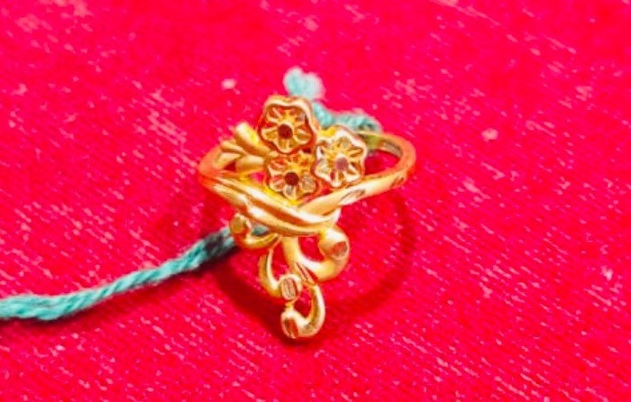 Buy Manik Chand Jewellers 18 Carat Gold Diamond Studded Ring on Snapdeal |  PaisaWapas.com