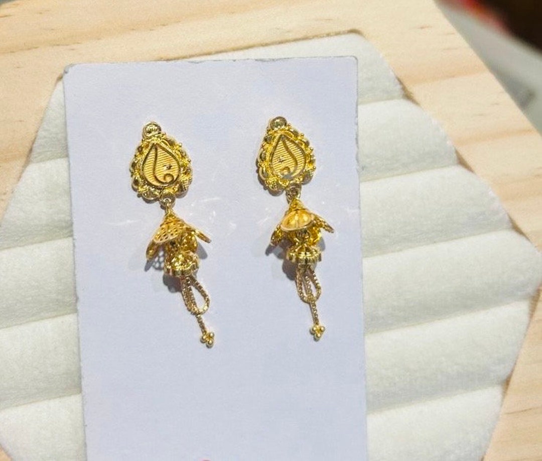 The Large Red Stud in Gold main image 1