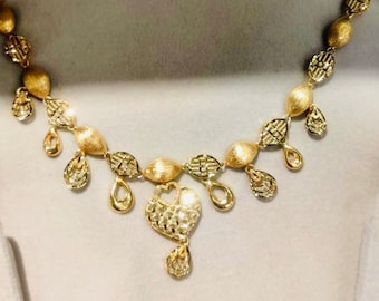 22k Gold Necklace Jewellery Set with the handmade Solid 22k Gold Earrings that is perfect for a wedding gift or for any special occasion
