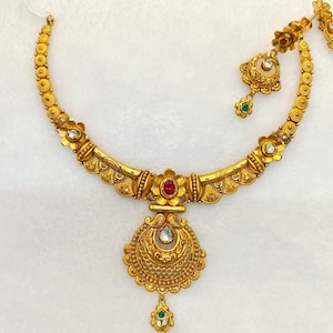 Gold necklace set models clearance